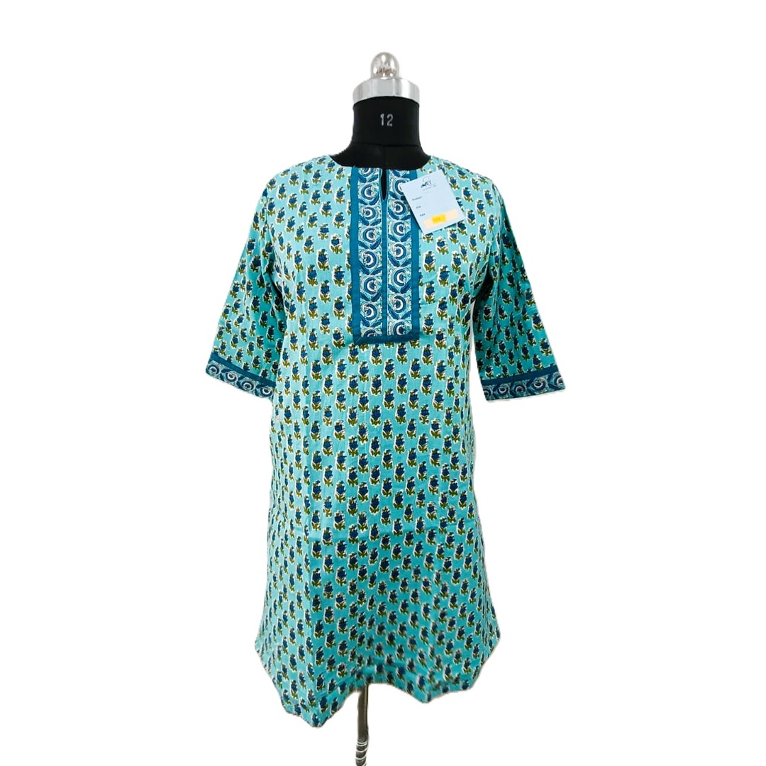 स्क्रीन प्रिंट महिला लॉन्ग कुर्ता