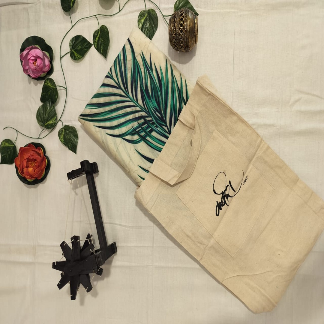 डिजिटल प्रिंट मलबरी सिल्क साड़ी – सौम्य रंगों में रेशमी आकर्षण