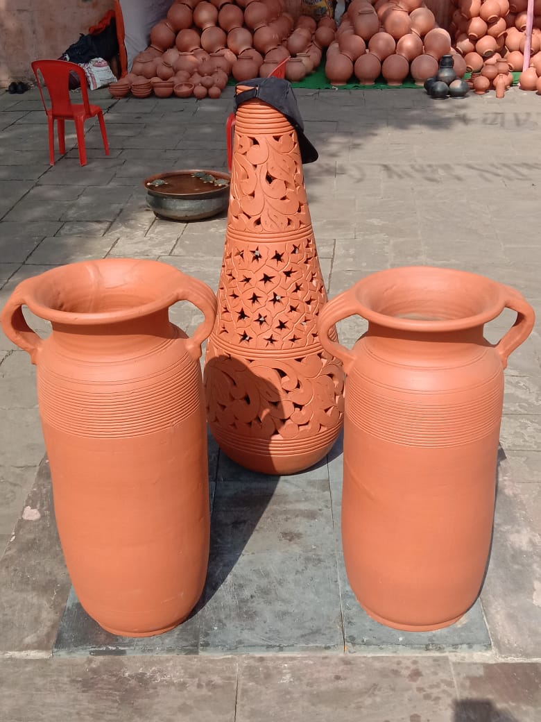 टेराकोटा पॉट्स एवं सजावटी सामान