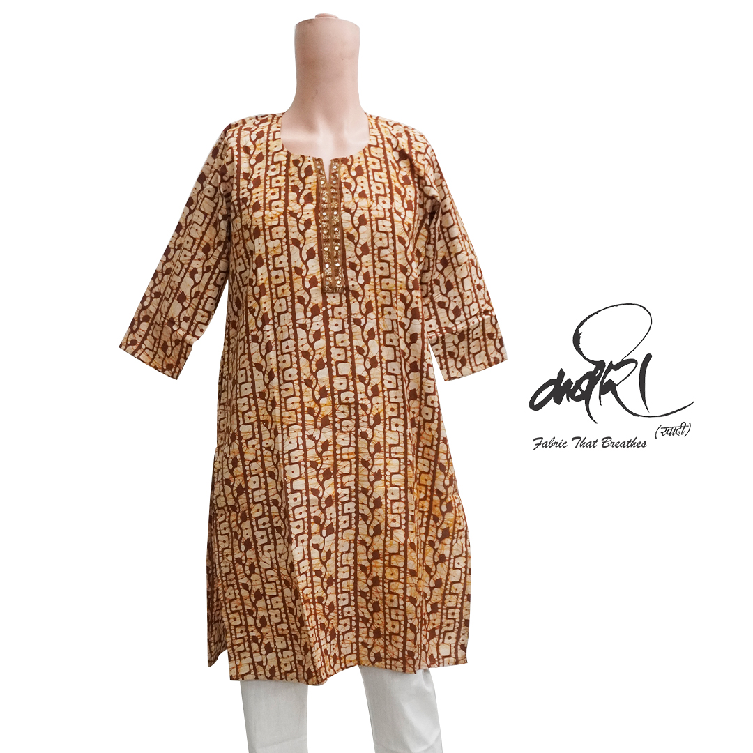 बाटिक लेडीज़ लॉन्ग कुर्ता – पारंपरिक कला में आधुनिक सुविधा