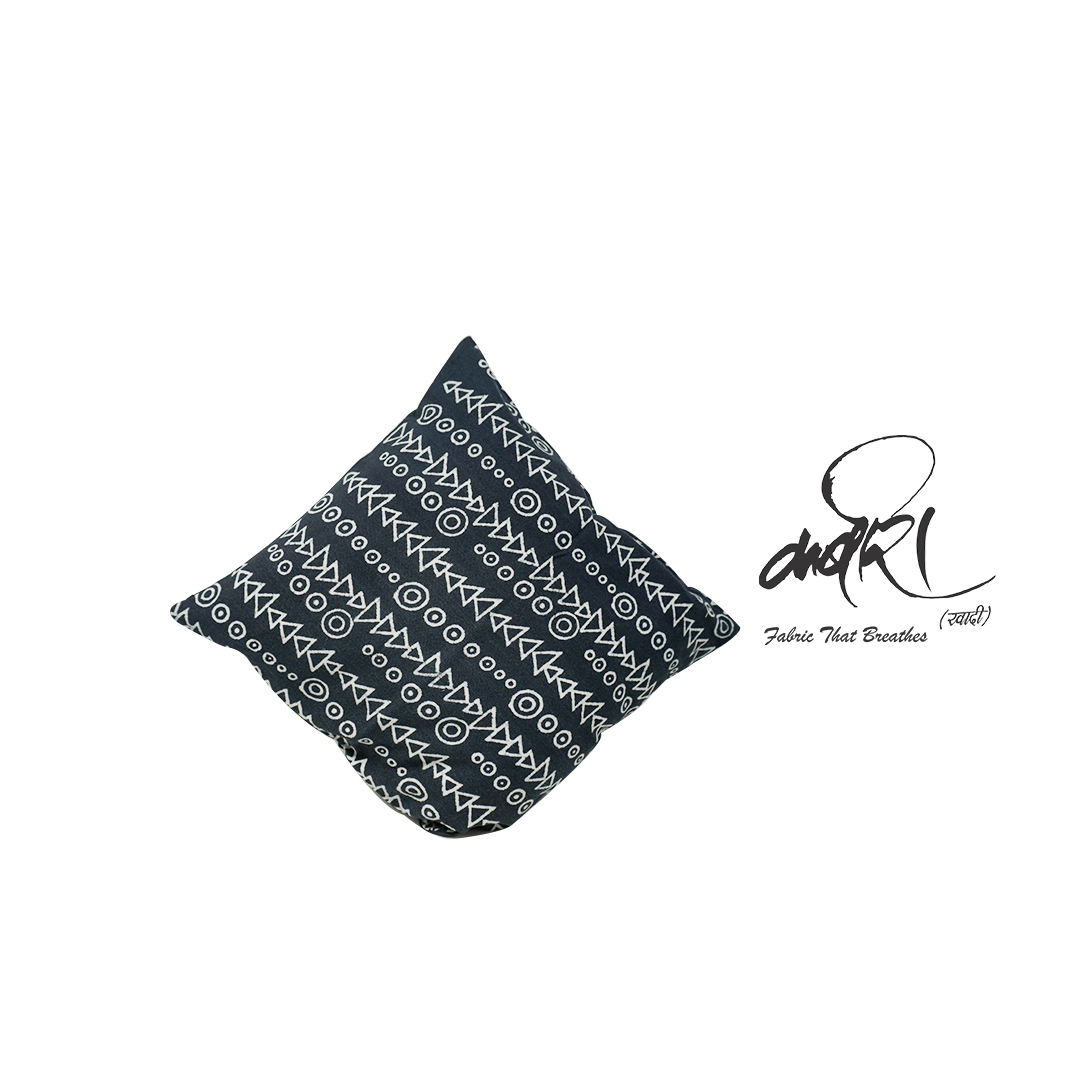 डिस्चार्ज प्रिंट कुशन कवर – पारंपरिक तकनीक में सुरुचिपूर्ण सजावट