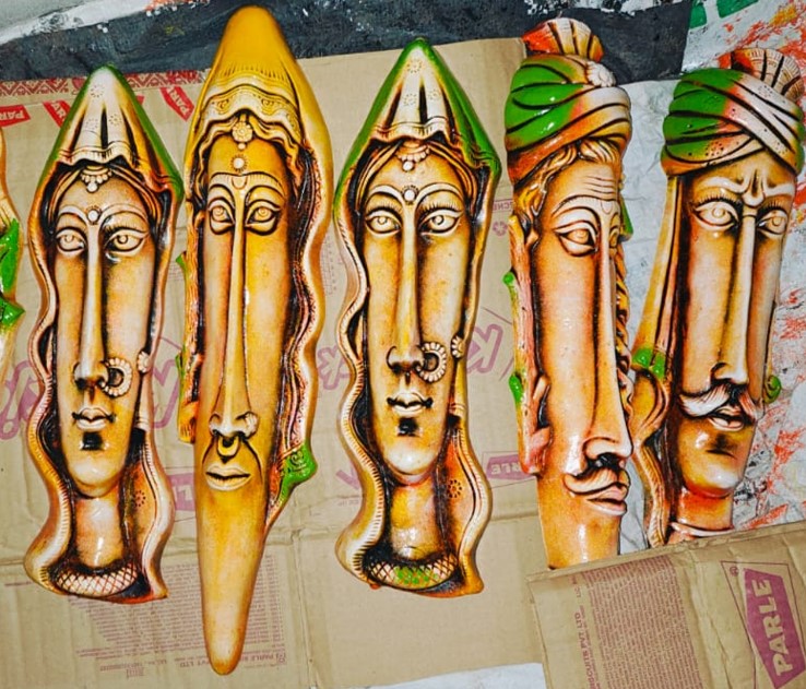 मानव मुखौटे